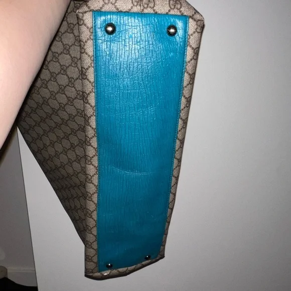 Gucci Monogram Extra Large Tote - Picture 5 of 14